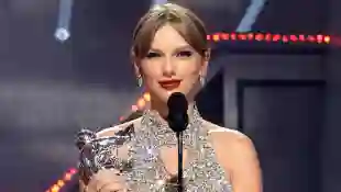 Taylor Swift verkündet bei den MTV Video Music Awards 2022 ihr neues Musikalbum