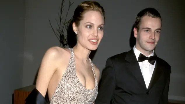 Angelina Jolie und Jonny Lee Miller