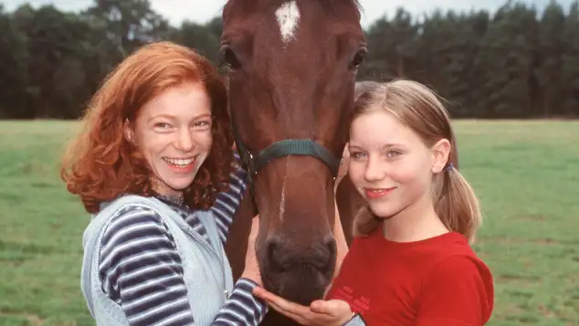 Marleen Lohse und Katharina Wäschenbach in „Die Kinder vom Alstertal“ im Jahr 2001