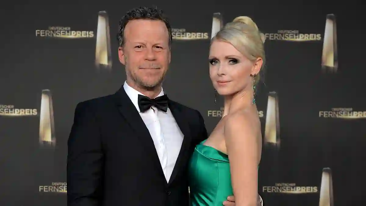 Jenke von Wilmsdorff und seine Freundin Mia Bergmmann beim deutschen Fernsehpreis