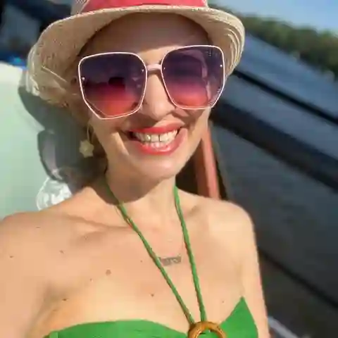 Susan Sideropoulos bikini sexy