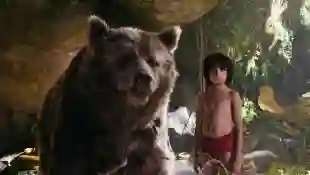 „The Jungle Book“: Neel Sethi als „Mowgli“ und „Baloo“ mit der Originalstimme von Bill Murray