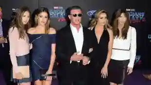 Sylvster Stallone mit seiner Frau und seinen Töchtern Scarlet, Sistine und Sophia