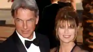 Mark Harmon und seine Frau Pam Dawber bei der Emmy Verleihung 2002