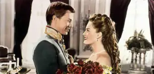 Karlheinz Böhm als „Kaiser Franz Joseph“ und Romy Schneider als „Sissi“ in „Sissi“ im Jahr 1956