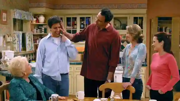 Doris Roberts, Ray Romano, Brad Garrett, Monica Horan und Patricia Heaton in „Alle lieben Raymond“ am 13. September 1996