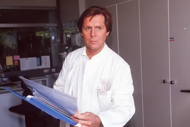 Sigmar Solbach in seiner Rolle als „Dr. Stefan Frank