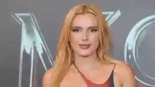 Bella Thorne rotes Kleid