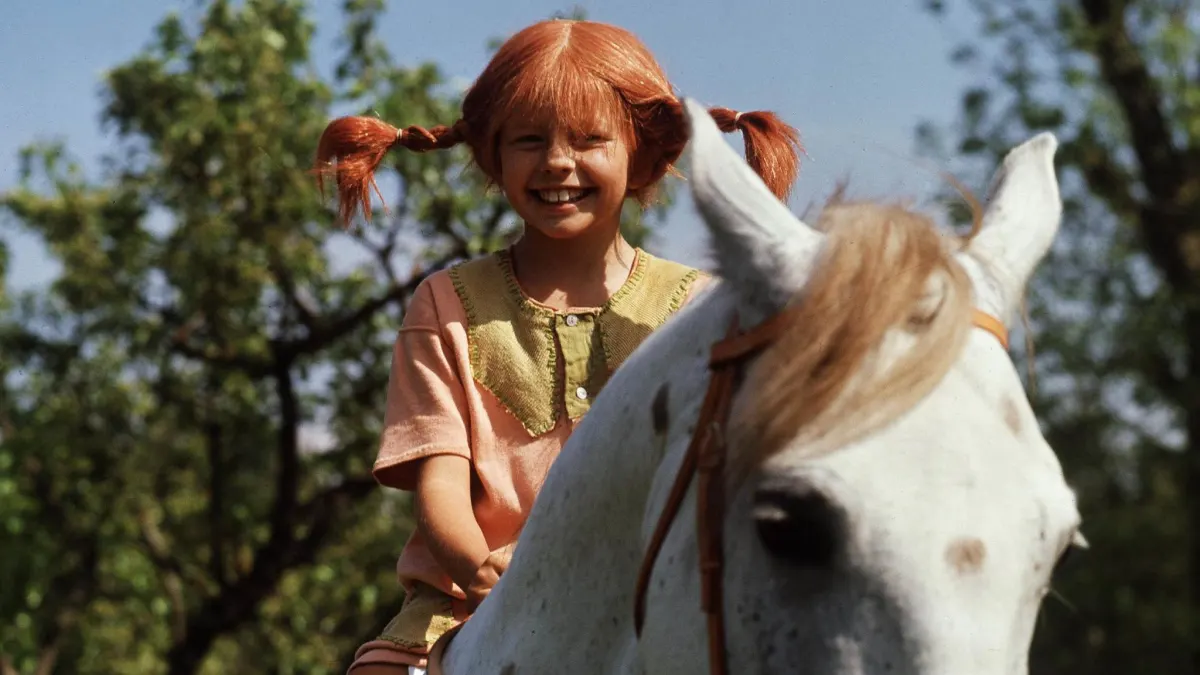 „Pippi Langstrumpf“ mit ihrem Pferd „kleiner Onkel“
