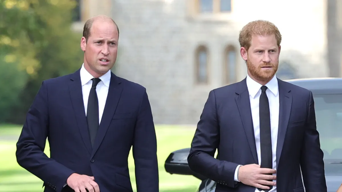 Prinz William und Prinz Harry laufen nebeneinander