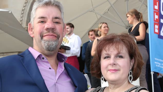 Bauer Sucht Frau Iris Abel Im Glitzernden Minidress Unglaubliches Throwback Bild
