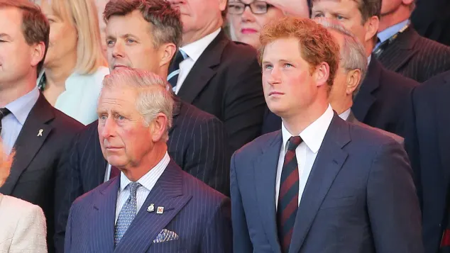 König Charles und Prinz Harry