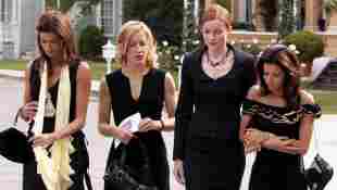 „Desperate Housewives“ Staffel zwei Folge eins: Teri Hatcher als Susan Mayer, Felicity Huffman als Lynette Scavo, Marcia Cross als Bree Van De Camp, Eva Longoria als Gabrielle Solis