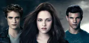 „Twilight“ Filmposter mit Kristen Stewart als Bella Swan, Robert Pattinson als Edward Cullen, Taylor Lautner als Jacob.