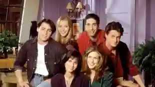 Der Cast von „Friends“: Matt LeBlanc, Lisa Kudrow, David Schwimmer, Matthew Perry,  Courteney Cox, und Jennifer Aniston