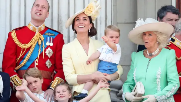 Prinz William, Herzogin Kate, Prinz Louis, Prinz George, Prinzessin Charlotte und Herzogin Camilla