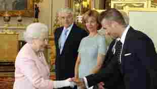Tiefer Kniefall: Wenn Hollywood-Stars auf die Queen treffen