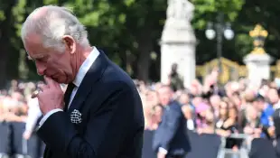 König Charles III. traurig