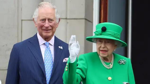 König Charles III. und Königin Elisabeth II.