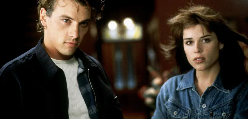 Skeet Ulrich und Neve Campbell