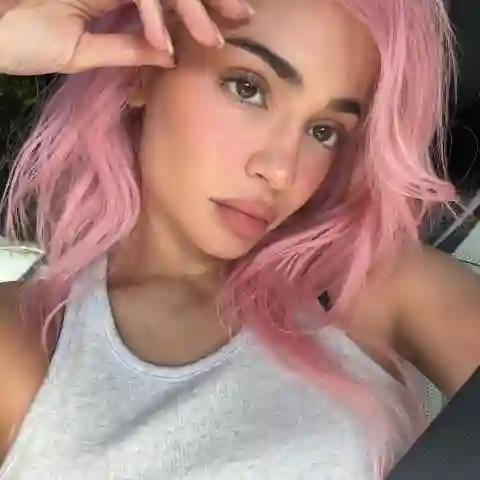 Kylie Jenner hat pinke Haare