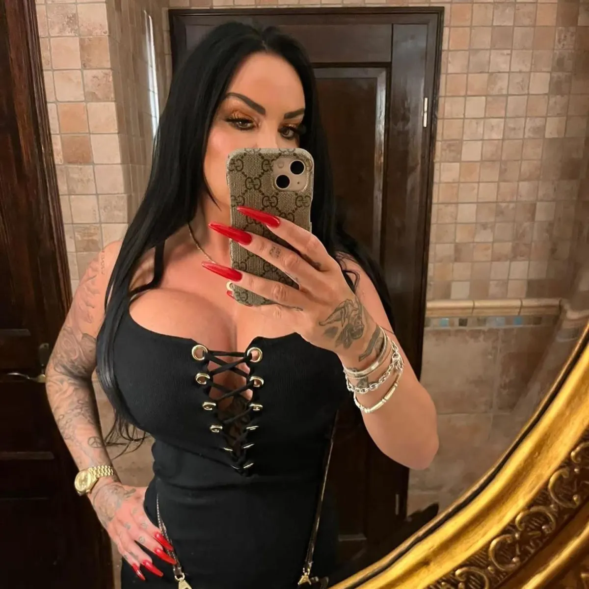 Gina-Lisa Lohfink mit XXL-Dekolleté: Kaum erkannt