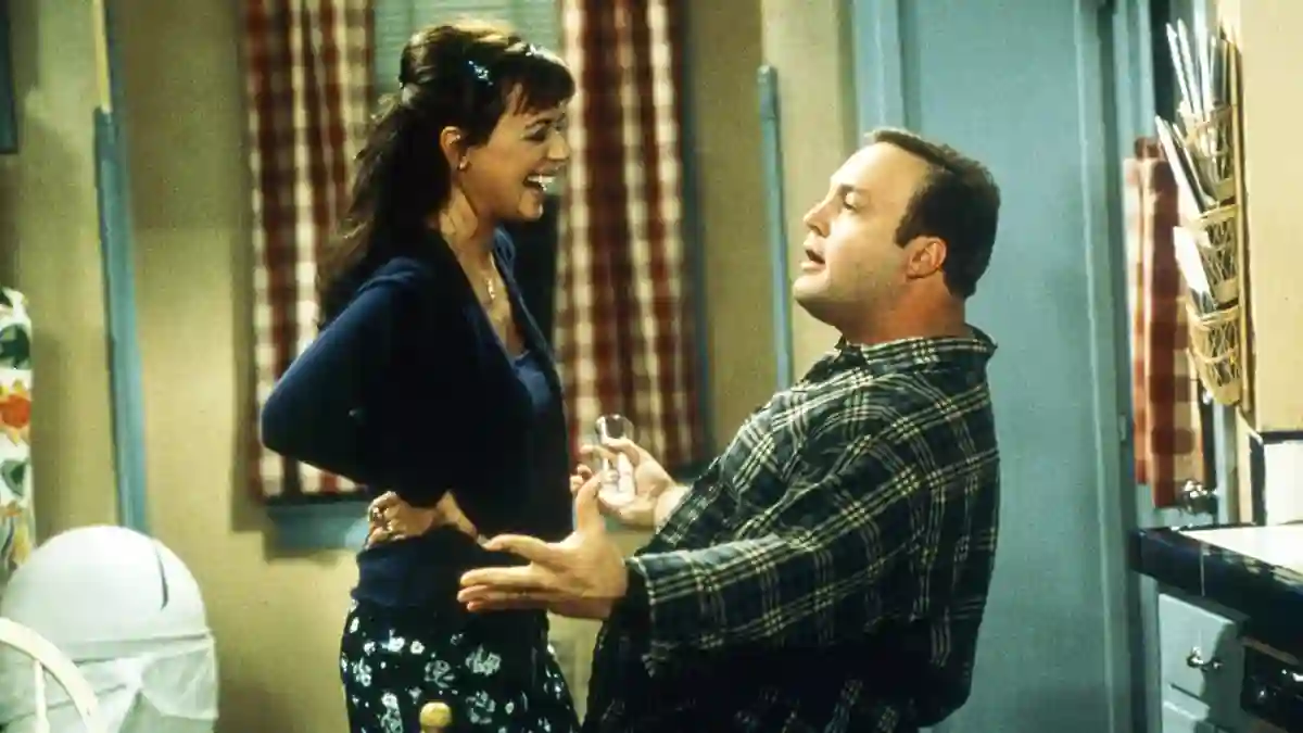THE KING OF QUEENS, from left: Leah Remini, Kevin James, (1999), 1998-2007. Ph: Cliff Lipson / ? CBS / Courtesy Everett