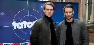 Daniel Sträßer und Vladimir Burlakov stehen Seite an Seite beim „Tatort“