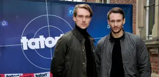 Daniel Sträßer und Vladimir Burlakov stehen Seite an Seite beim „Tatort“