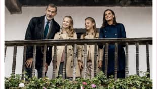 König Felipe, Prinzessin Leonore, Infantin Sofia und Königin Letizia auf der Weihnachtskarte 2019