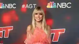 Heidi Klum auf dem roten Teppich für die Live Shows der 16. Staffel von „America's Got Talent“ am 10. August 2021