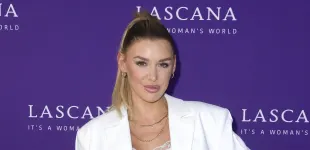 Gerda Lewis in einem weißen Outfit bei einer Lascana-Veranstaltung im September 2022 in Berlin