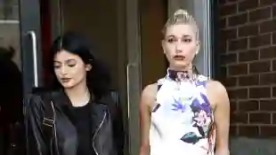 Kylie Jenner und Hailey Bieber 2014 in New York