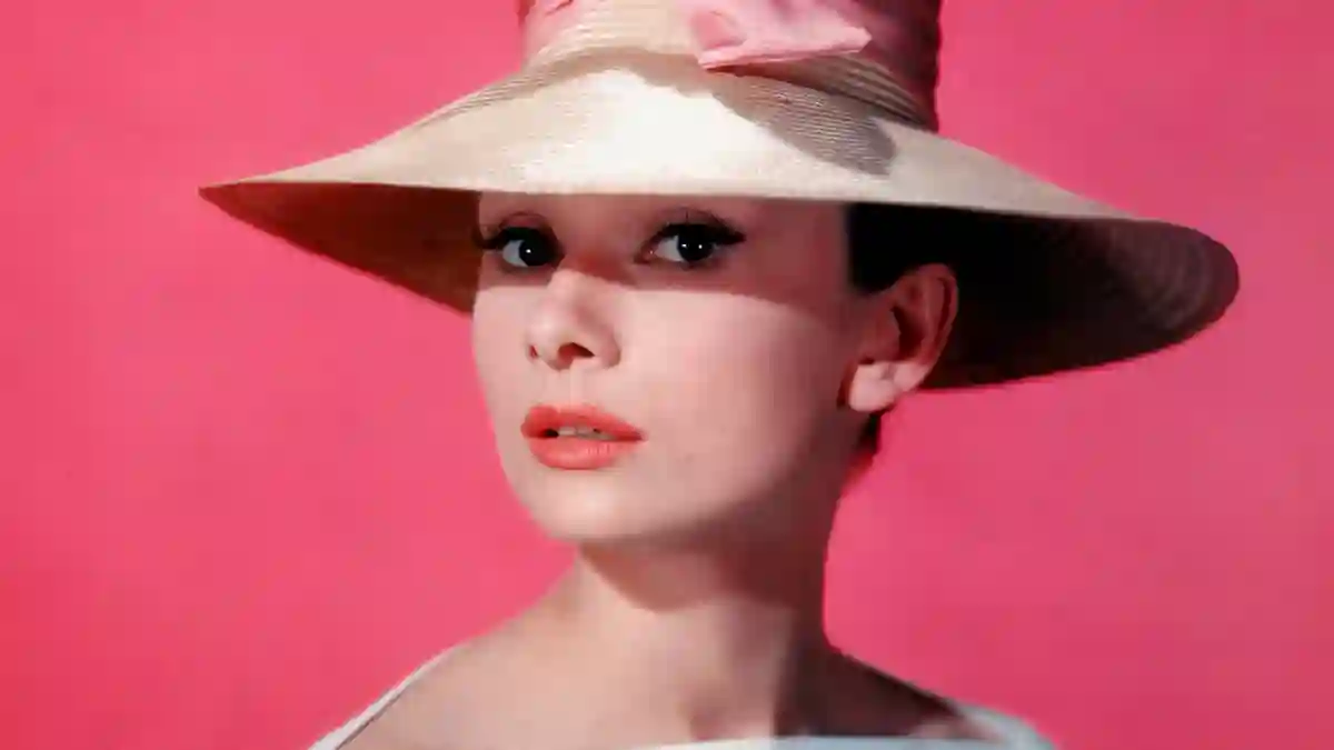 Audrey Hepburn Oberteil wie Meghans Hochzeitskleid