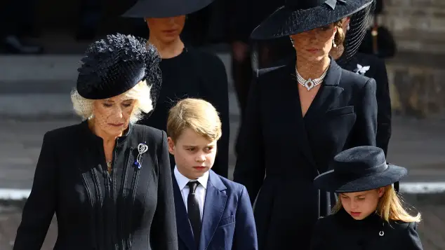 Königin Camilla, Herzogin Kate, Prinz George und Prinzessin Charlotte