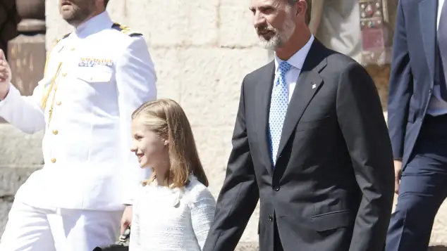 Leonor von Spanien und ihr Vater König Felipe