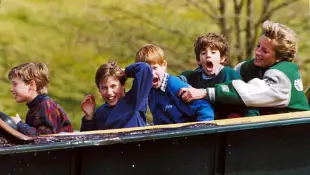 Prinz William, Prinz Harry und Lady Diana im Freizeitpark
