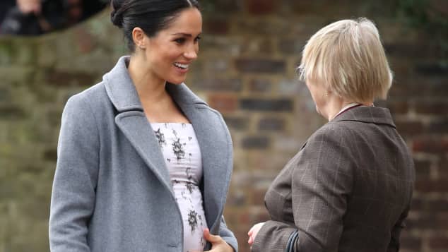 Herzogin Meghan zeigt ihren Babybauch - und der ist riesig
