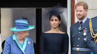 Königin Elisabeth, Herzogin Meghan und Prinz Harry im Buckingham Palace am 19. Juli 2018