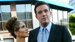 Jennifer Lopez und Ben Affleck bei der Premiere des Films „Liebe mit Risiko – Gigli“ am 27. Juli 2003