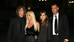 Donatella Versace mit Kindern und Paul Beck