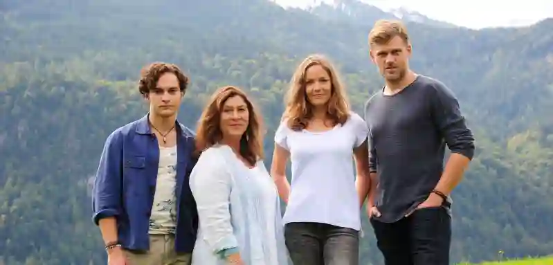Der Cast von „Lena Lorenz“ mit Raban Bieling, Eva Mattes, Patricia Aulitzky und Jens Atzorn