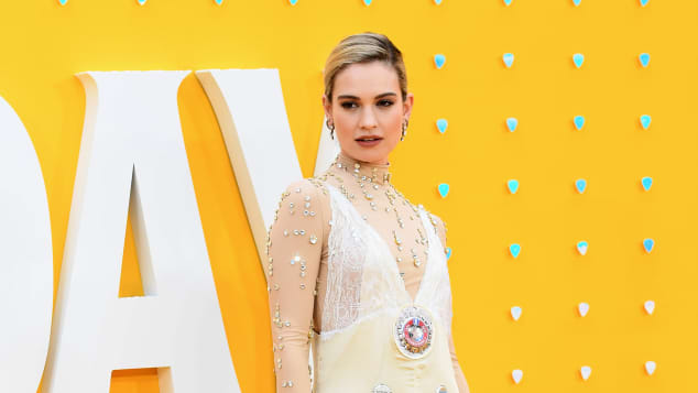 Niemals erkannt: So sieht Lily James als Pamela Anderson aus