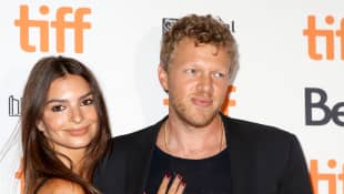 Schwanger und sexy: Emily Ratajkowski im Transparent-Dress ...