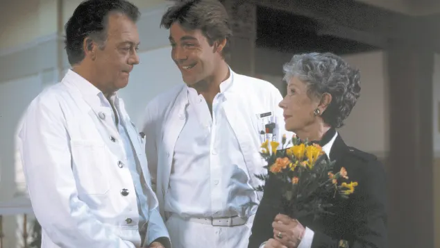 Klausjürgen Wussow, Sascha Hehn und Karin Hardt in der Kultserie „Die Schwarzwaldklinik“