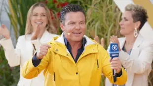 Die 10. Staffel der beliebten Sonntags Fernseh Show war von viel Regen begleitet. Ein Musikmix sorgte fuer Unterhaltung.