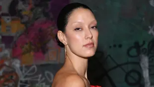 Rebecca Mirs Augenbrauen wurde gebleicht