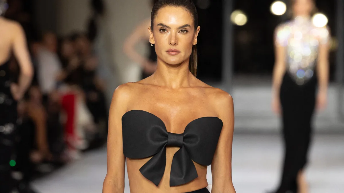 Alessandra Ambrosio auf der Pariser Fashionweek