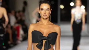 Alessandra Ambrosio auf der Pariser Fashionweek
