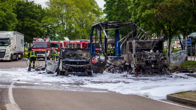 Bares Fur Rares Lucki Hofmaiers Bus Fing Wahrend Fahrt Feuer